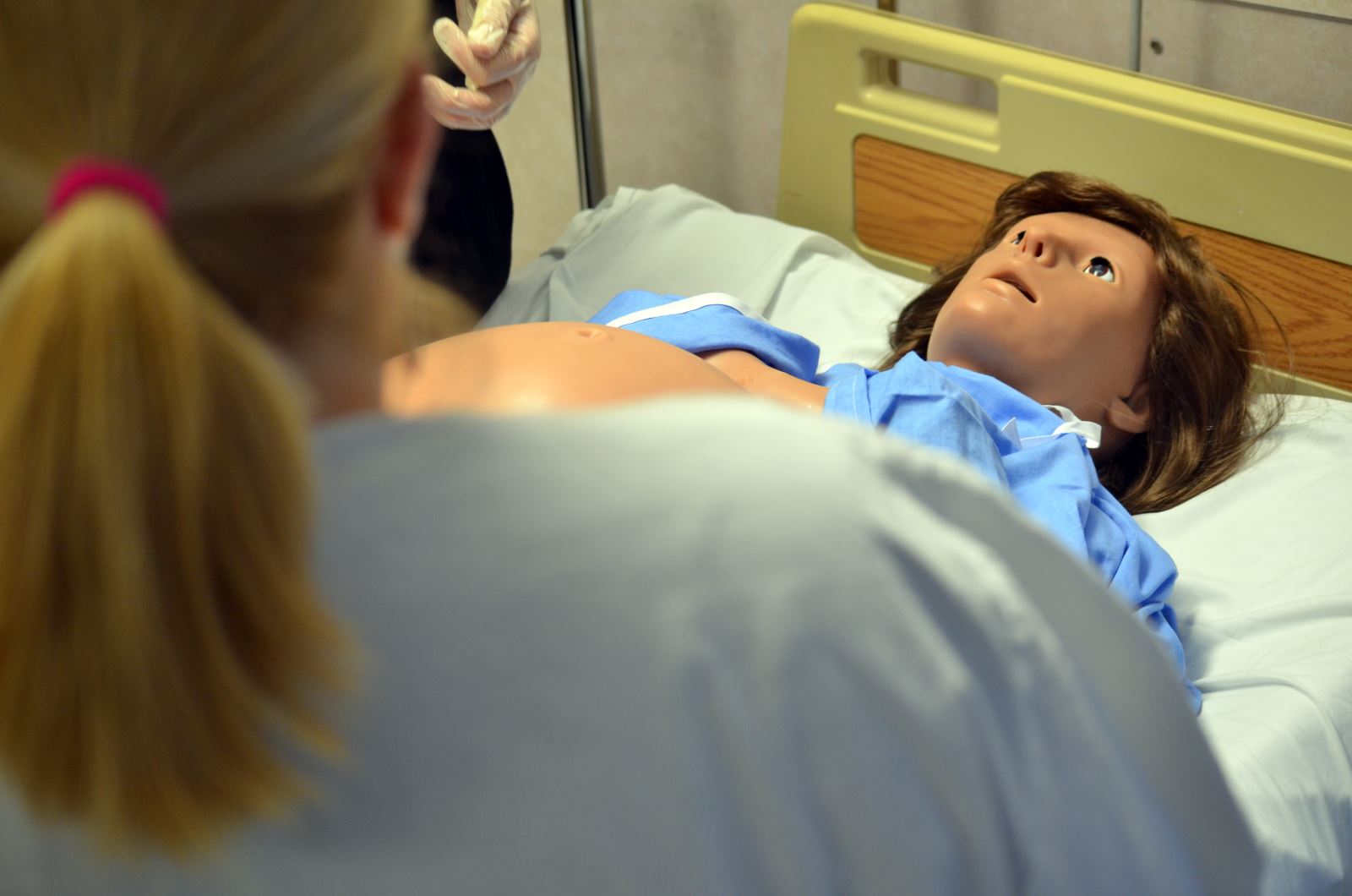 Students with CPR mannequin